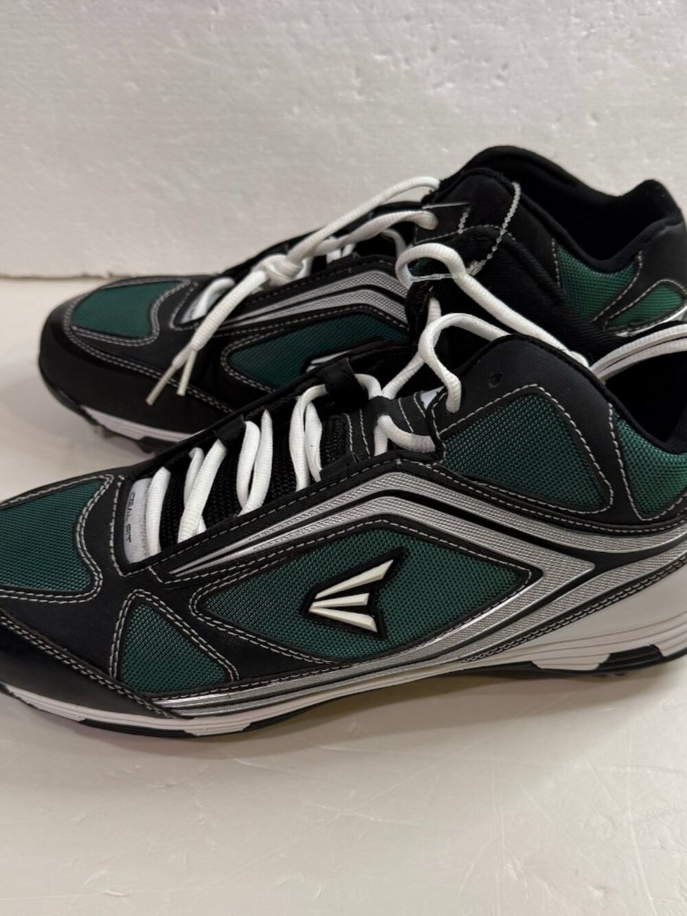 NEW Easton Baseball Metal Cleats Men’s 11.5 Phantom Mid Spikes Green